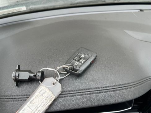 Used 2025 Volkswagen Jetta SE image 21