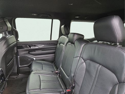 Used 2023 Jeep Wagoneer 4WD image 9
