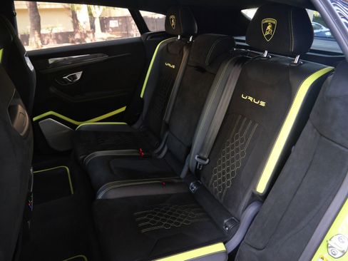 Used 2024 Lamborghini Urus Performante AWD/4WD image 6