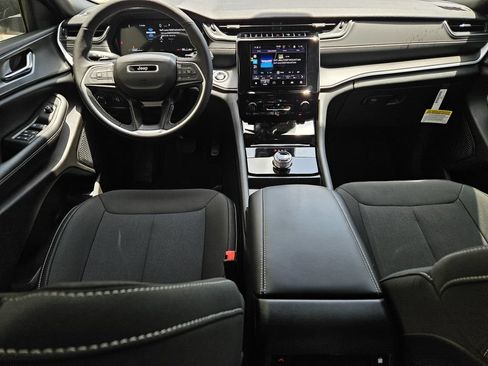 New 2026 Jeep Grand Cherokee L 2WD image 8