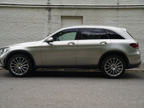 Used 2021 Mercedes-Benz GLC 300 w/ AMG Line image 4