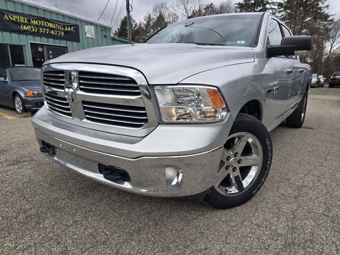Used 2015 RAM 1500 Classic SLT w/ SLT Plus D←cor Group AWD/4WD image 2