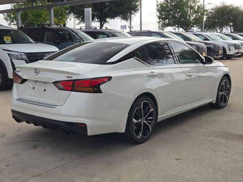 Certified 2023 Nissan Altima 2.5 SR w/ SR Premium Package FWD image 3