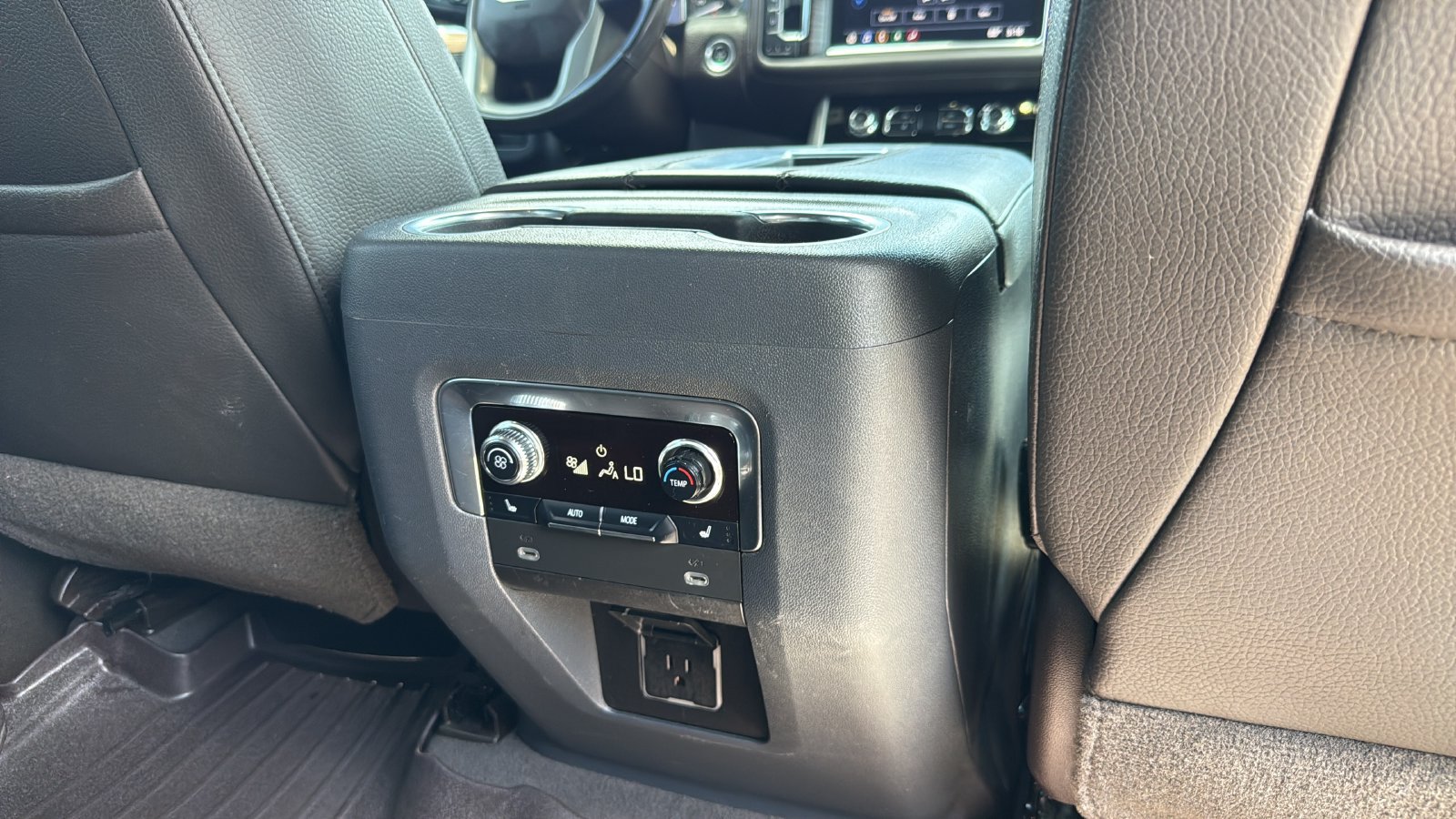 Used 2021 GMC Yukon Denali w/ Denali Premium Package AWD/4WD image 27