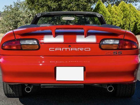 Used 2002 Chevrolet Camaro Z28 w/ SS Performance/Appearance Pkg RWD image 7