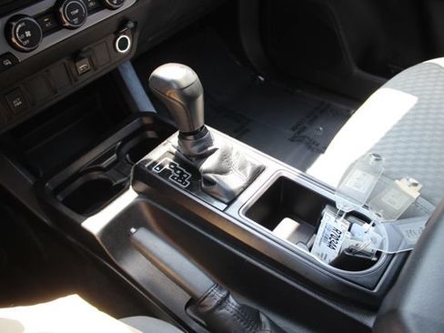 Used 2021 Toyota Tacoma 4x4 Access Cab image 10