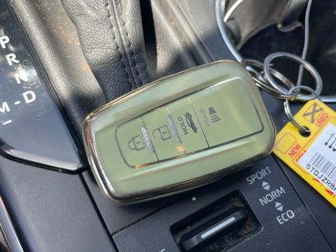 Used 2022 Toyota Highlander XSE AWD/4WD image 12