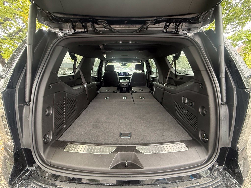 Used 2026 Chevrolet Suburban Premier AWD/4WD image 35