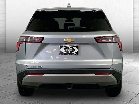 Used 2026 Chevrolet Equinox LT FWD image 3