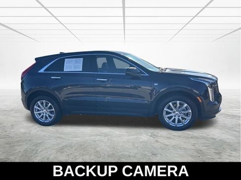 Used 2023 Cadillac XT4 Luxury w/ Cold Weather Package FWD image 4