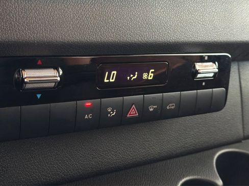 Used 2021 Mercedes-Benz Sprinter 2500 image 25