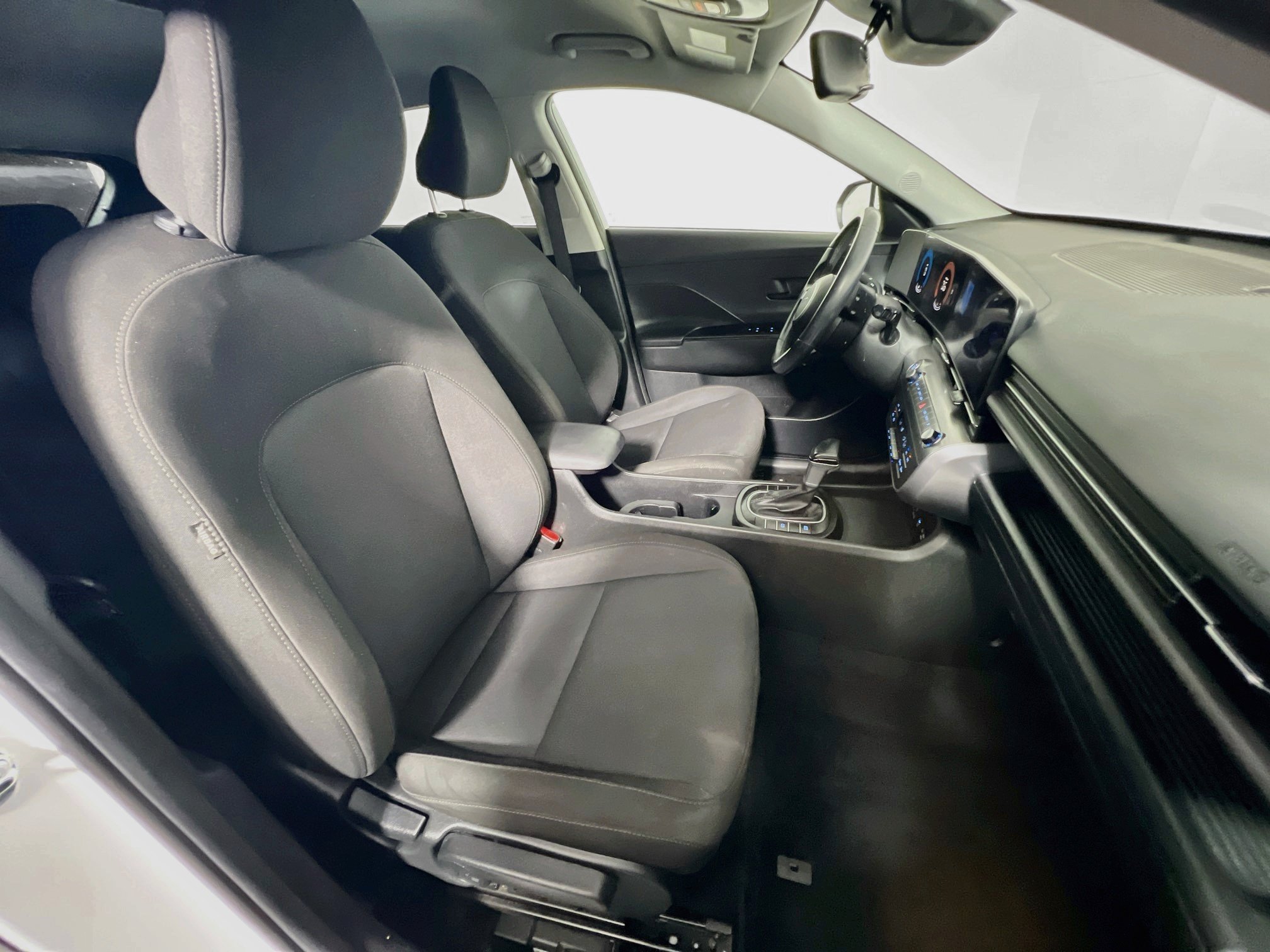 Used 2024 Hyundai Kona SEL FWD image 31