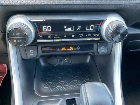 Used 2025 Toyota RAV4 XLE AWD/4WD image 31