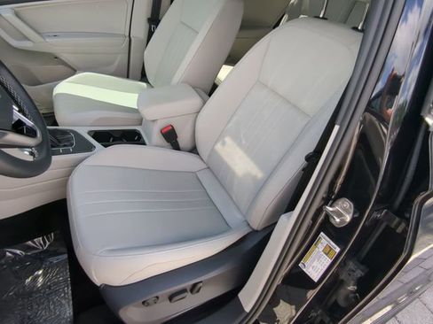 Certified 2023 Volkswagen Tiguan SE R-Line image 19