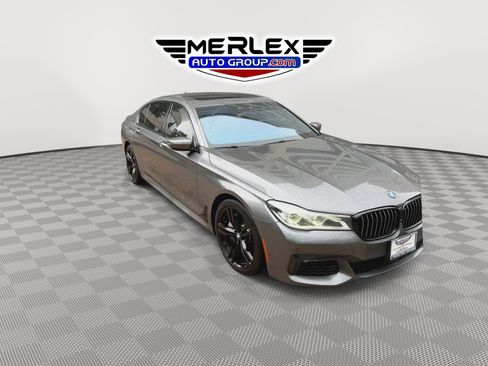 Used 2017 BMW 750i RWD image 2