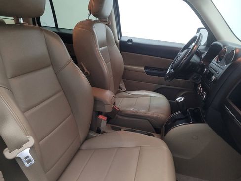 Used 2016 Jeep Patriot High Altitude FWD image 21