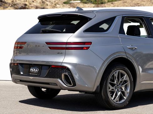 Used 2024 Genesis GV70 2.5T w/ Advanced Package AWD/4WD image 10