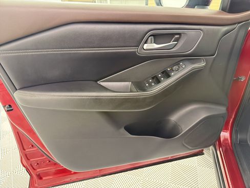 Used 2022 Nissan Rogue SV w/ SV Premium Package FWD image 13