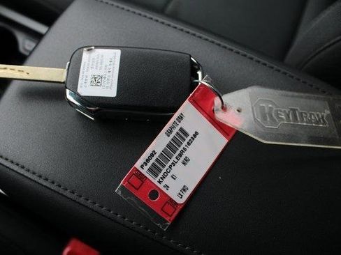 Used 2024 Kia Niro LX image 18