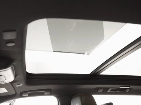 Used 2022 Chevrolet Tahoe High Country image 11