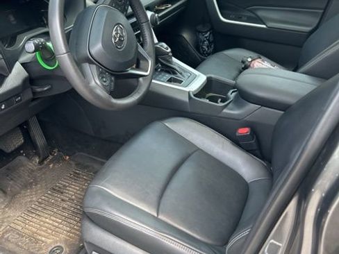 Used 2023 Toyota RAV4 XLE Premium AWD/4WD image 5