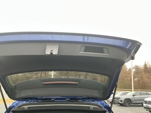 Certified 2023 Volkswagen Taos SE w/ Black Wheel Package image 17