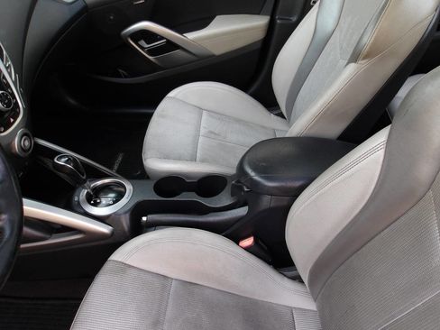 Used 2013 Hyundai Veloster w/ Tech Pkg FWD image 21