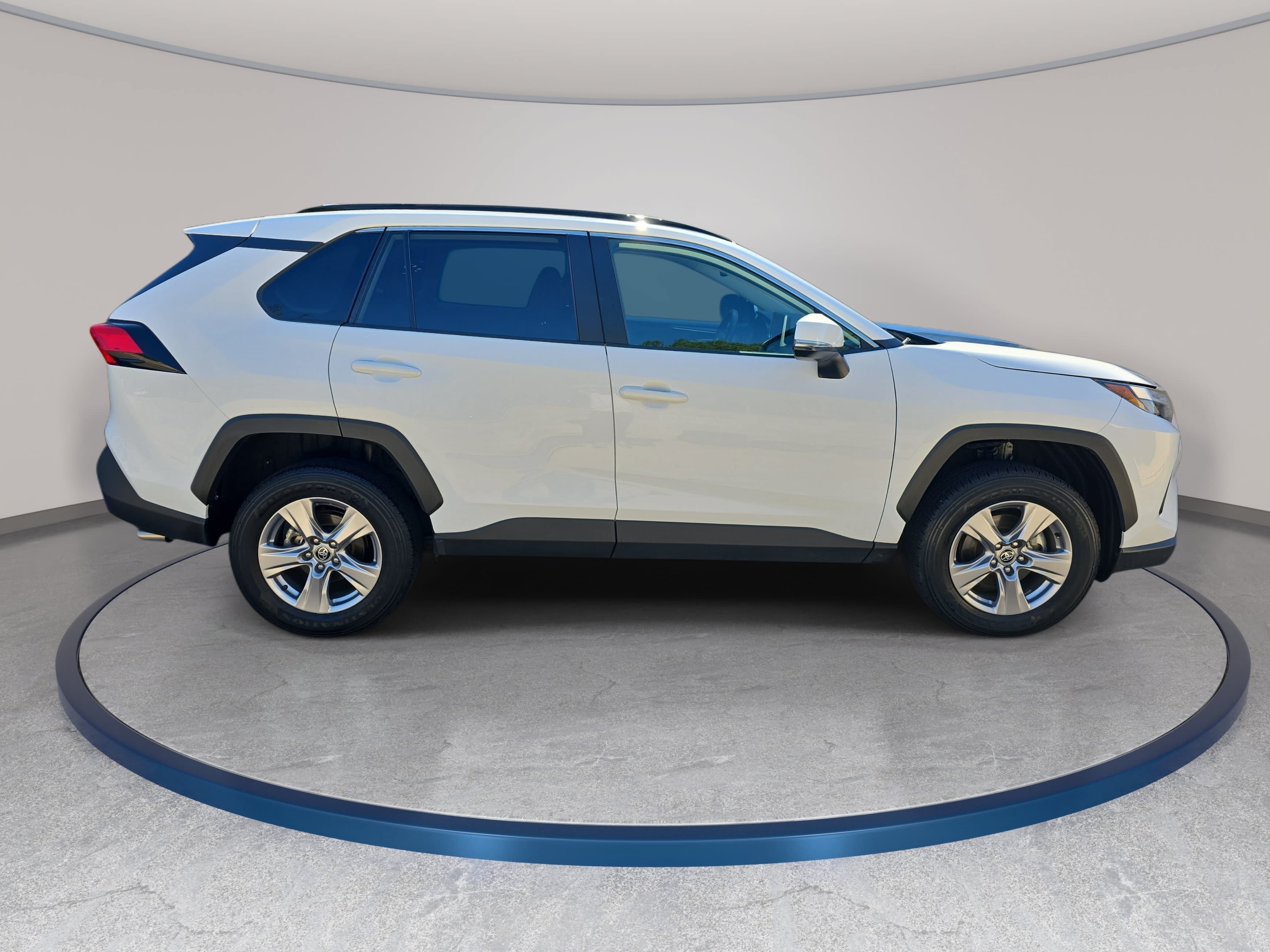 Used 2025 Toyota RAV4 XLE FWD image 4