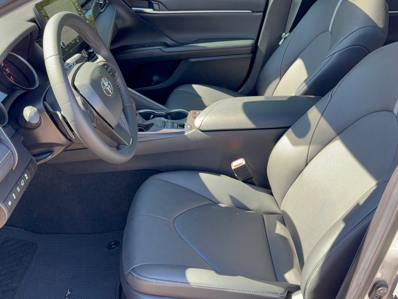Used 2021 Toyota Camry XSE w/ Navigation Package FWD image 5