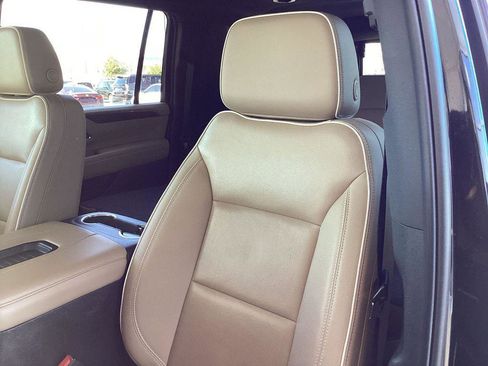 Used 2024 Chevrolet Suburban Premier RWD image 11