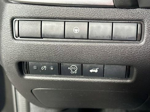 Used 2025 Nissan Rogue SV AWD/4WD image 22