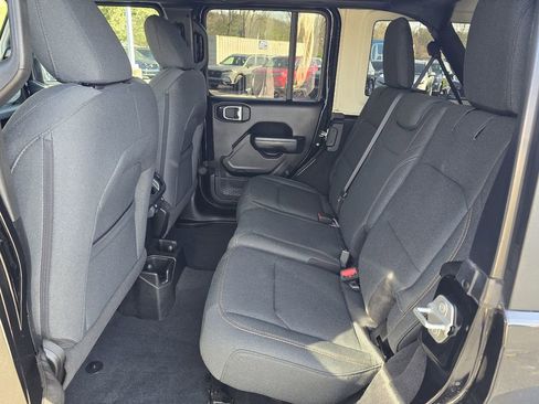 Used 2024 Jeep Wrangler Sport S image 11