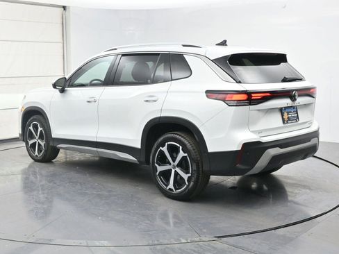 Used 2025 Volkswagen Tiguan SE AWD/4WD image 23