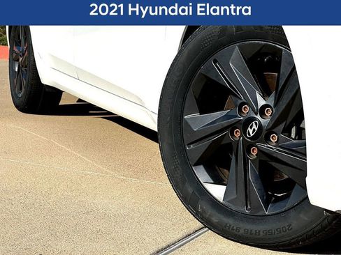 Used 2021 Hyundai Elantra SEL FWD image 2