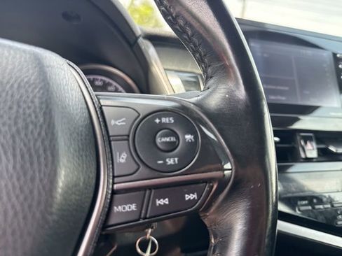 Used 2022 Toyota Camry SE FWD image 18