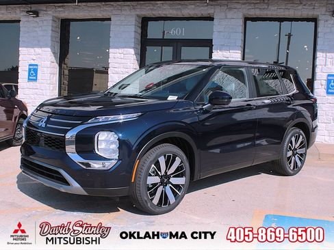 New 2025 Mitsubishi Outlander SE image 1