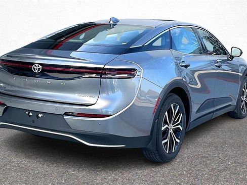 Used 2023 Toyota Crown Limited image 6