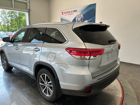 Used 2019 Toyota Highlander XLE AWD/4WD image 4
