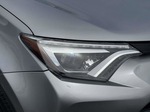 Used 2018 Toyota RAV4 SE w/ Power Extra Value Package image 6