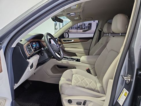 Certified 2024 Volkswagen Atlas SE FWD image 16