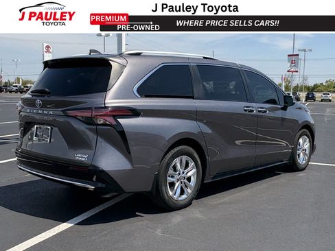 Used 2022 Toyota Sienna Limited FWD image 3