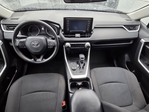 Used 2021 Toyota RAV4 LE image 16