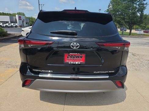 Used 2026 Toyota Highlander Platinum AWD/4WD image 4