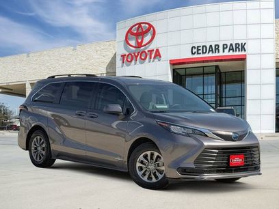 Used 2021 Toyota Sienna LE w/ LE Plus Package