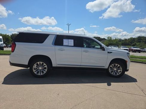 Used 2021 GMC Yukon XL Denali AWD/4WD image 6