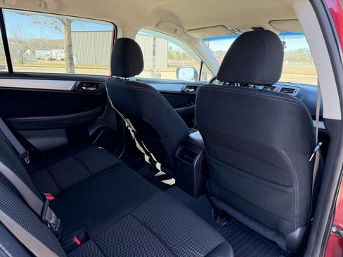 Used 2017 Subaru Outback 2.5i Premium image 15