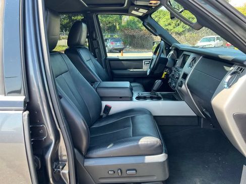 Used 2016 Ford Expedition XLT w/ Equipment Group 202A AWD/4WD image 9
