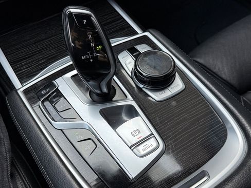 Used 2019 BMW 740i w/ Executive Package RWD image 29