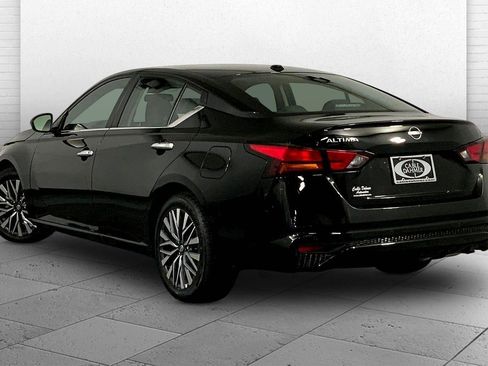 Used 2025 Nissan Altima 2.5 SV image 11