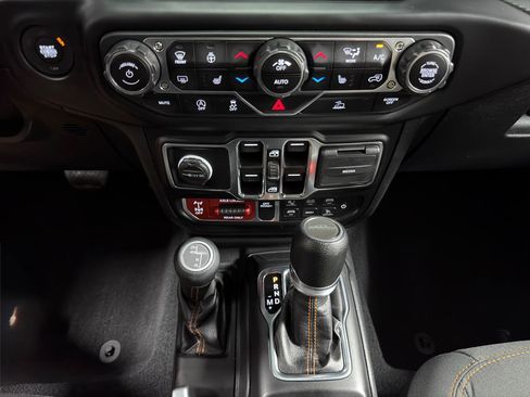 Used 2021 Jeep Gladiator Mojave w/ Cold Weather Group AWD/4WD image 22